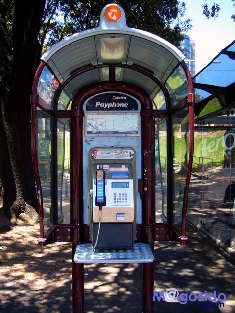 �I�[�X�g�����A �g�ѓd�b