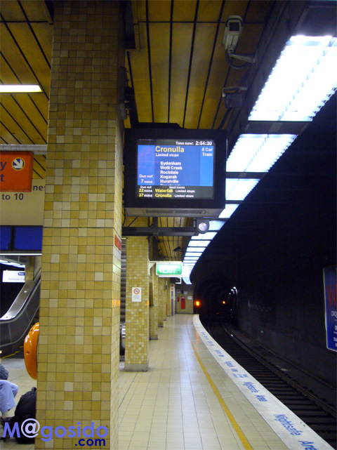 �v���b�g�t�H�[���̍s����\�����j�^ �F �V�h�j�[ �d�Ԃ̏���