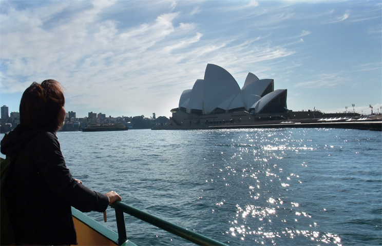 �t�F���[����I�y���n�E�X�F�V�h�j�[�̌��L